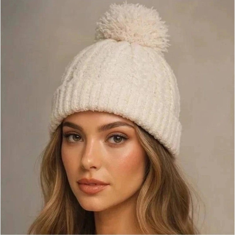 NWT Barefoot Dreams Soft CozyChic Cable Knit Pom Pom Beanie Cream One Size‎